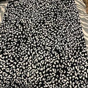 LuLaRoe pencil-style skirt. Work 2x.